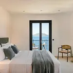 Theoni فيلة *