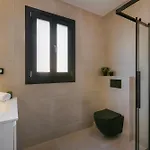 فيلة Theoni أسوس